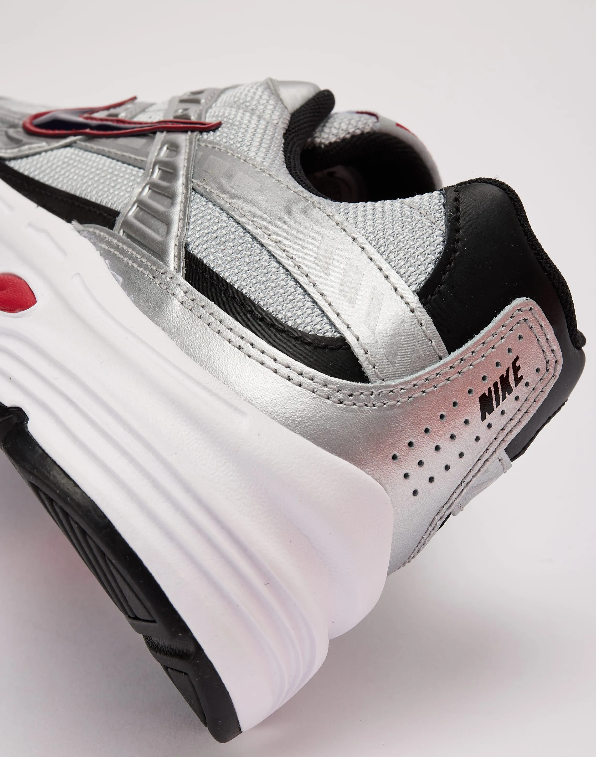 Nike Initiator
